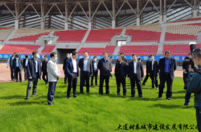 為承辦好足球相關(guān)賽事 大連普灣體育場、大連市青少年足球訓(xùn)練基地 積極進(jìn)行升級改造工作